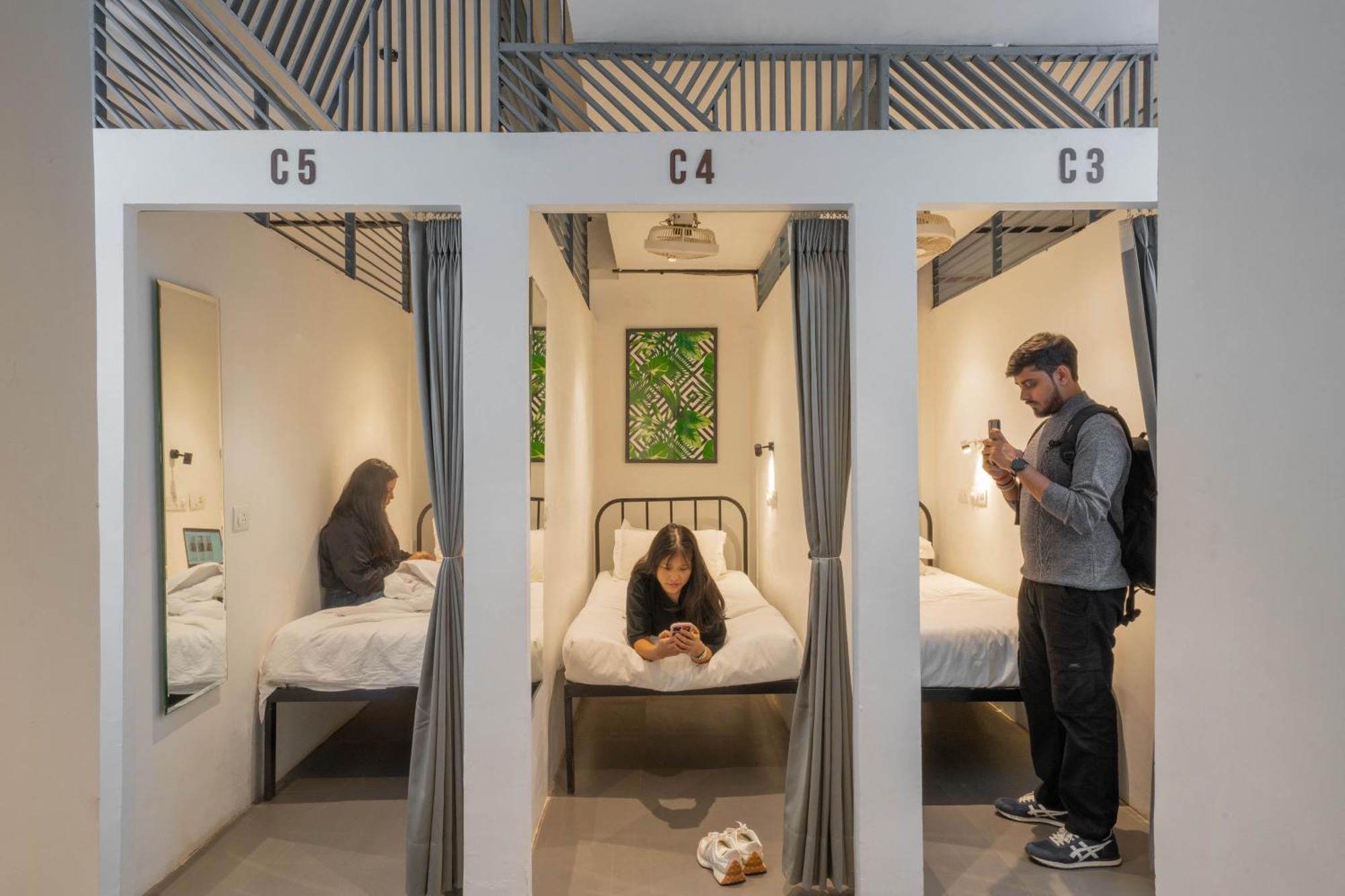 Minimalist Poshtel & Suites Ню Делхи Екстериор снимка